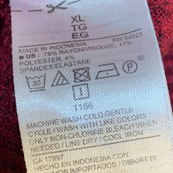 Old navy comfy shirt top light to medium weight. Like new. - Picture 10 of 11